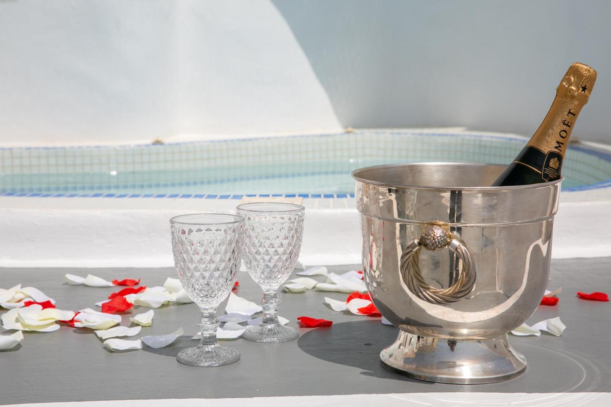 Vogue Suites Иа Екстериор снимка